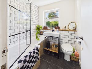 FAMILY BATHROOM- click for photo gallery
